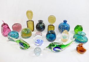 15 assorted glass paperweights including Wedgwood and Mdina, two small vases by Mdina and Phoenician
