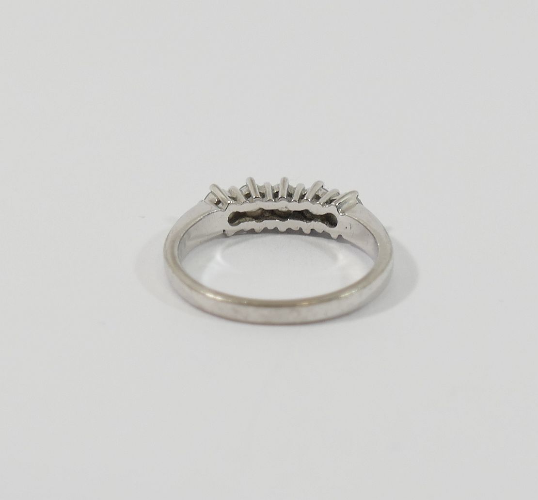 An 18 carat white gold diamond five stone ring, the round brilliant cut stones each approximately - Image 4 of 4