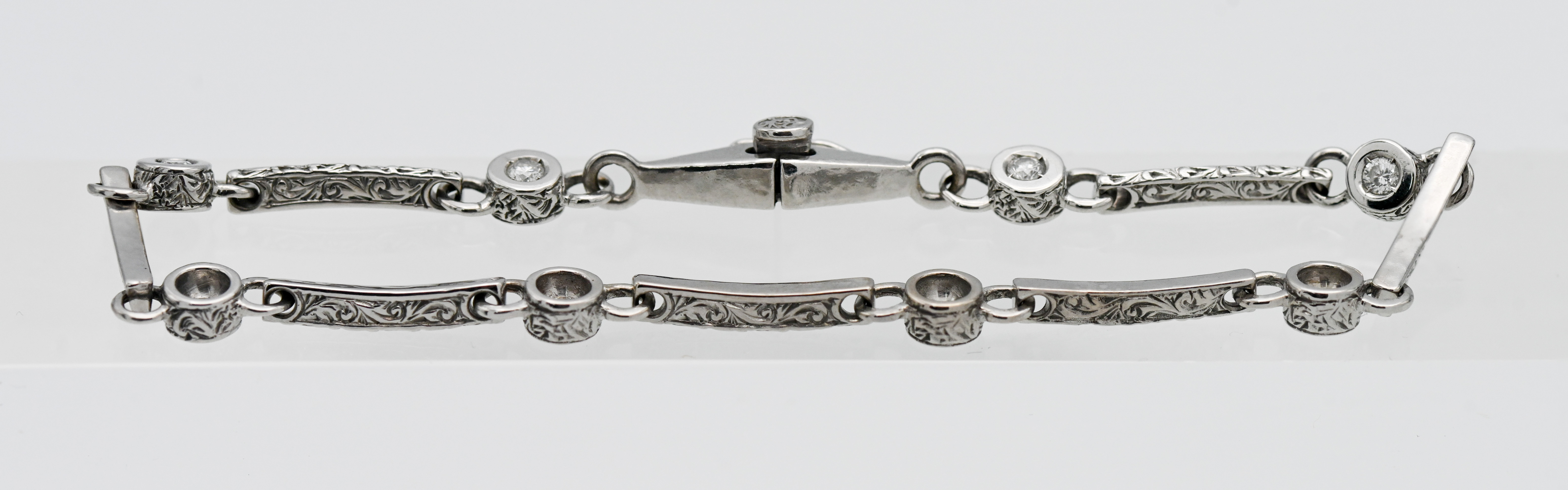 A diamond bracelet, set in 18ct white gold, approx. 20cm.