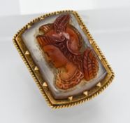 A gold and carved hardstone cameo, 30mm x 20mm.