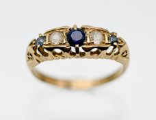 An antique 18ct yellow gold five stone ring, size G.