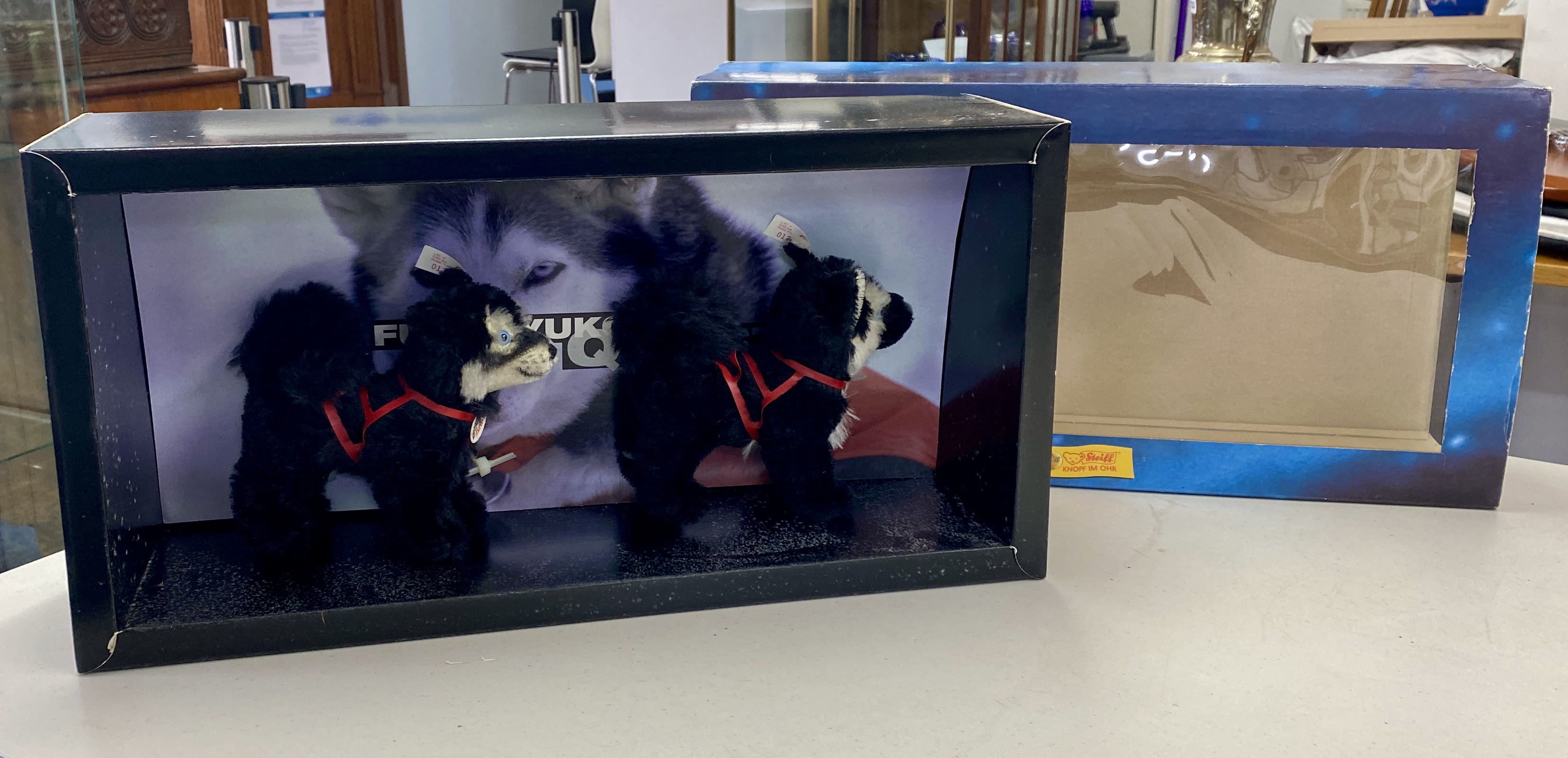 Steiff, two Huskies, edition 2000, boxed.