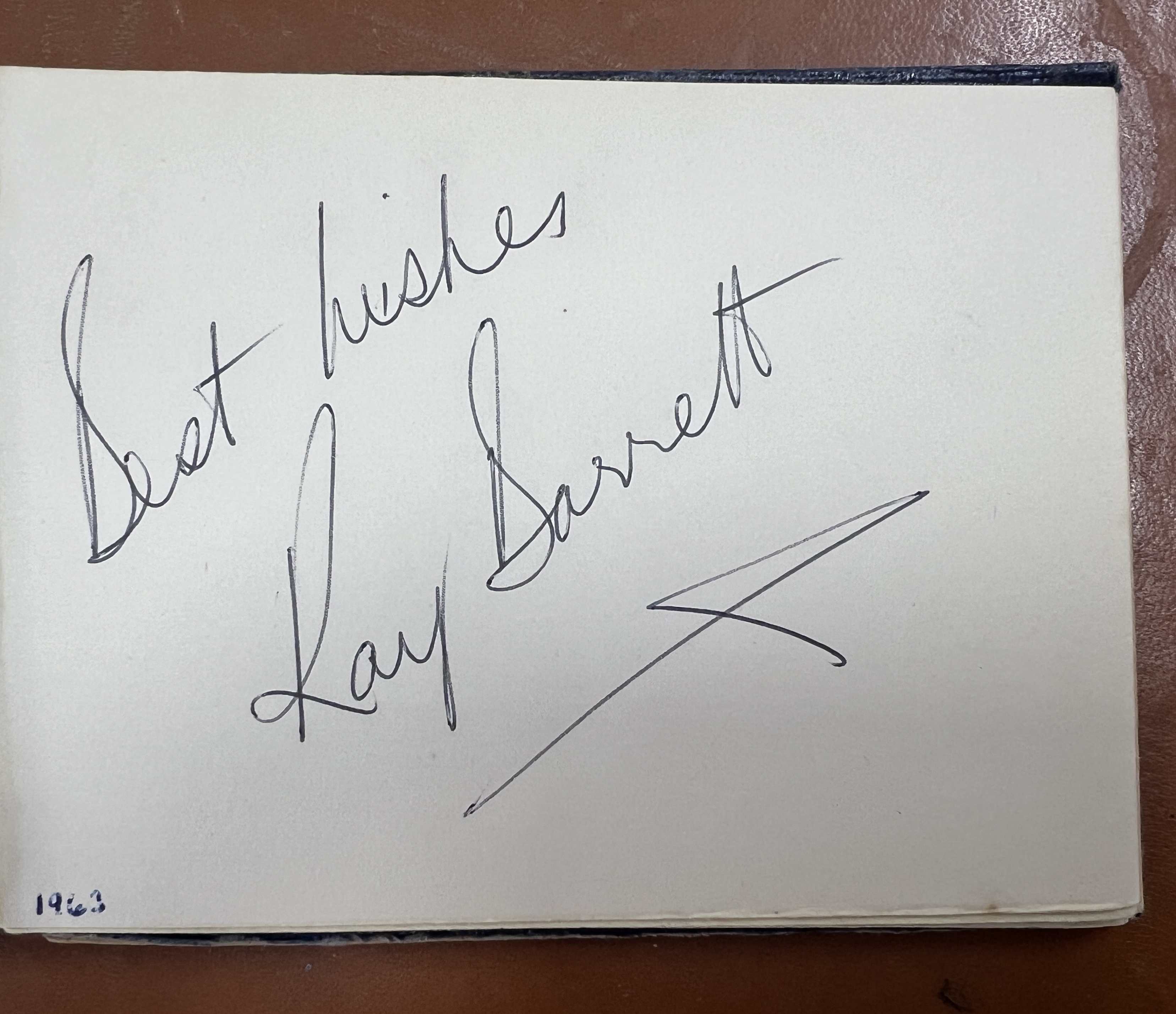 A 1960's autograph album containing autographs of various celebrities including Cliff Richard - Bild 24 aus 37