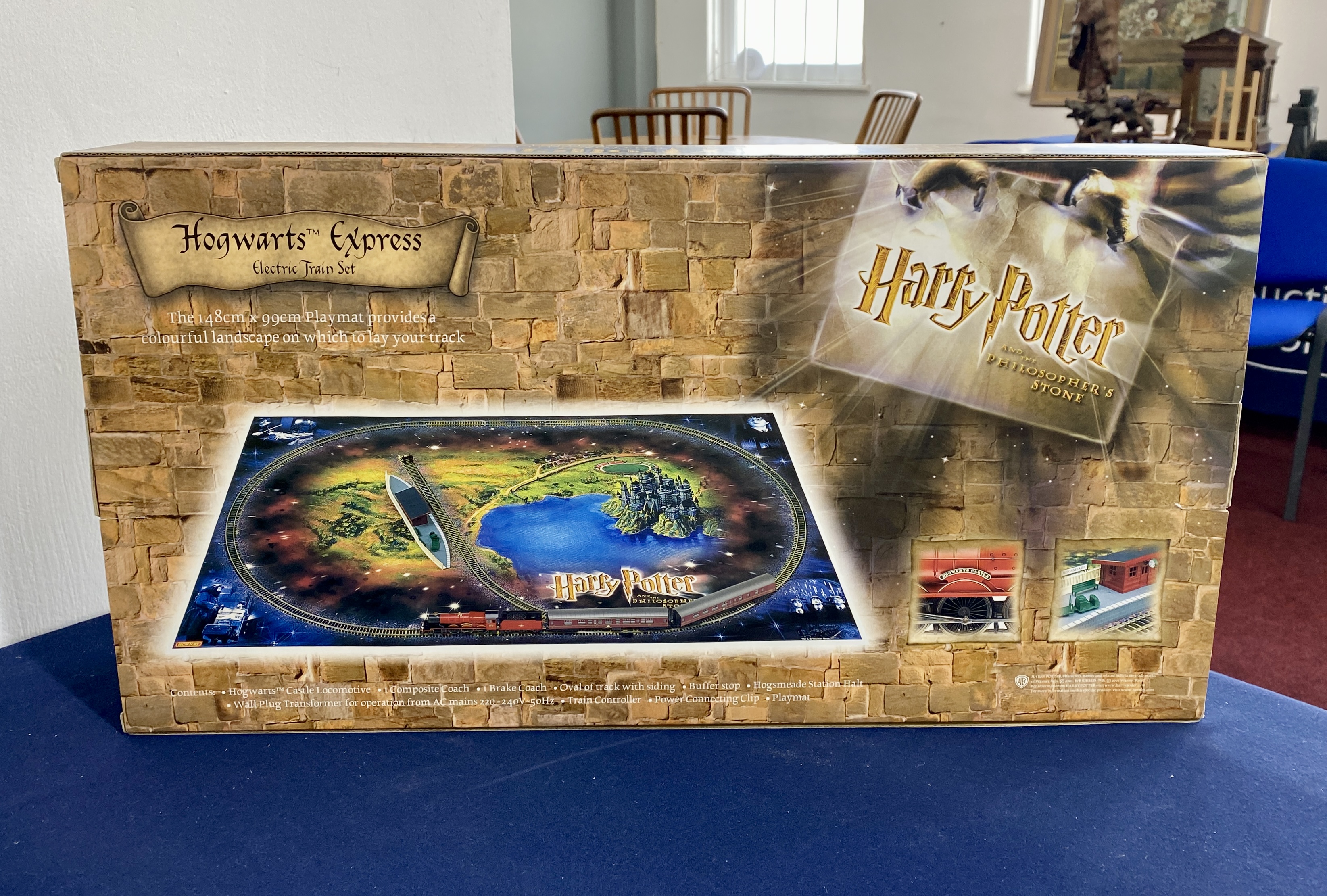 Harry Potter and the Philosophers Stone - Hornby Hogwarts Express Electric Train Set, Boxed - Bild 2 aus 2