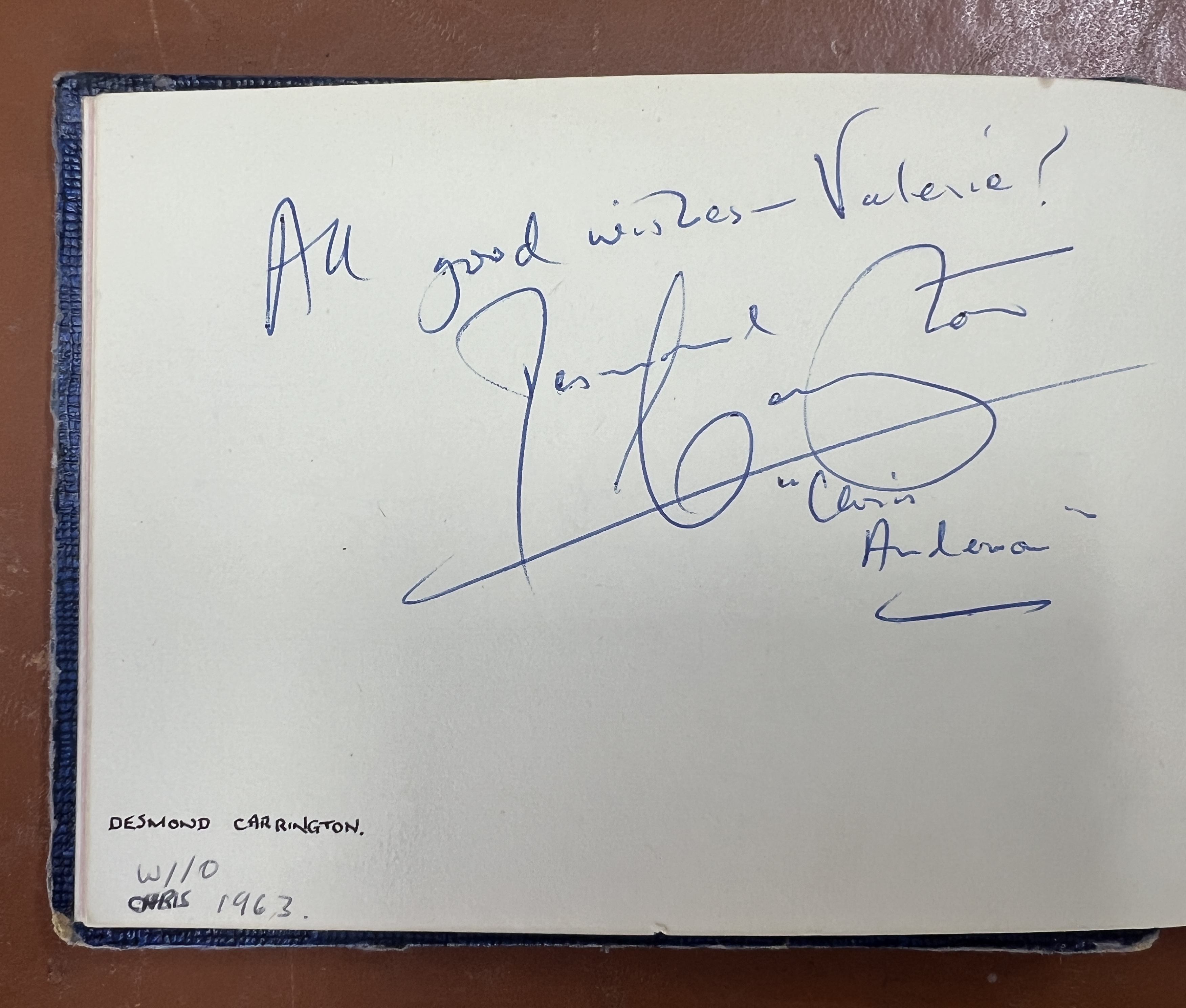 A 1960's autograph album containing autographs of various celebrities including Cliff Richard - Bild 20 aus 37