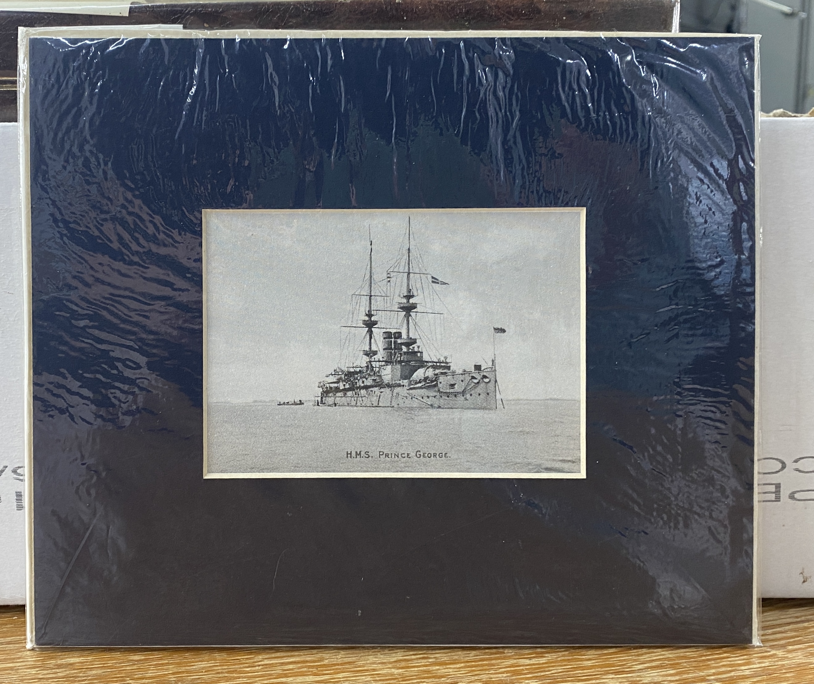 Collection of albums containing postcards of various ships. - Bild 3 aus 3