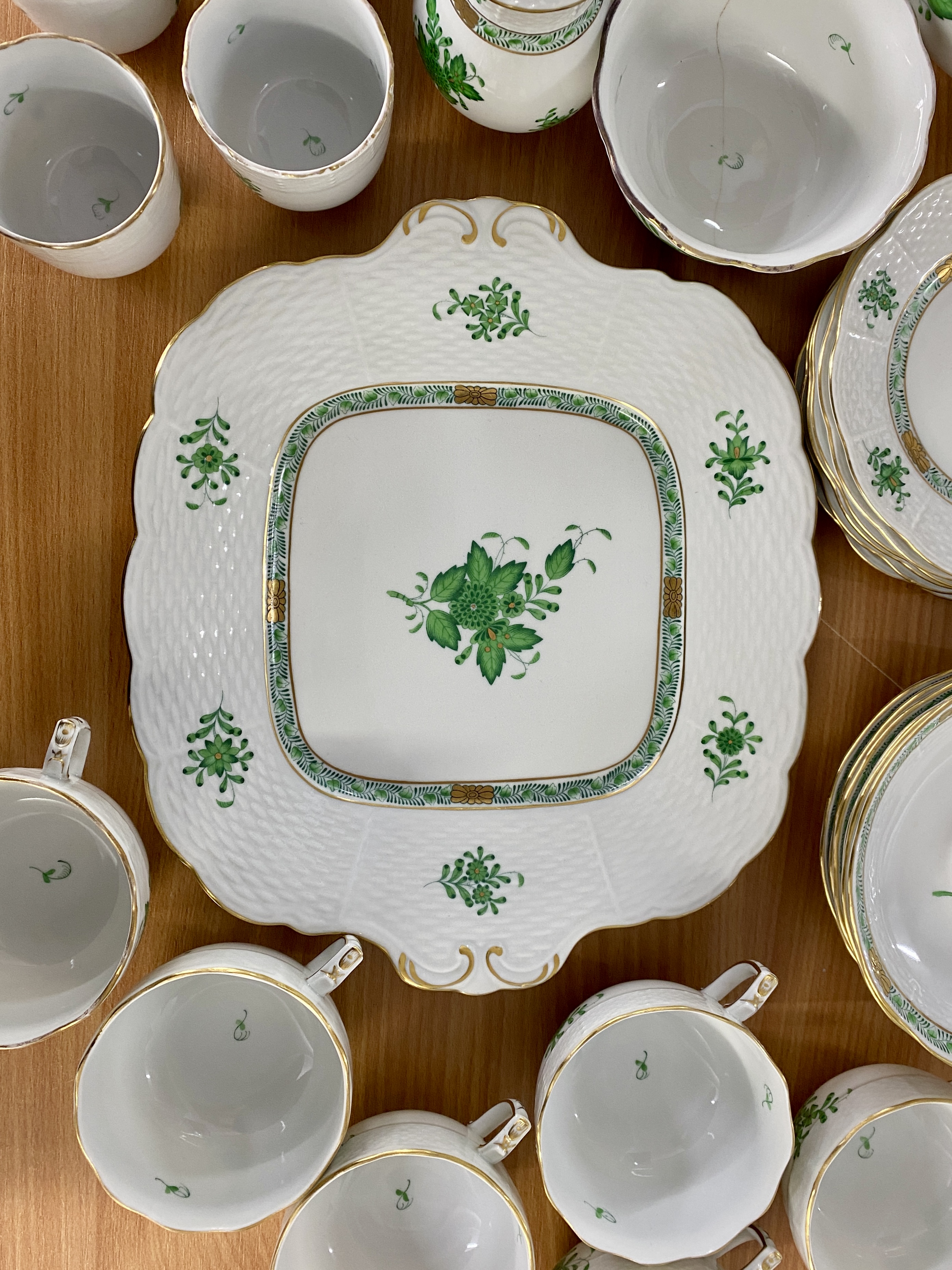 Herend porcelain Chinese bouquet Apponyi pattern. 28 piece tea/coffee part service.