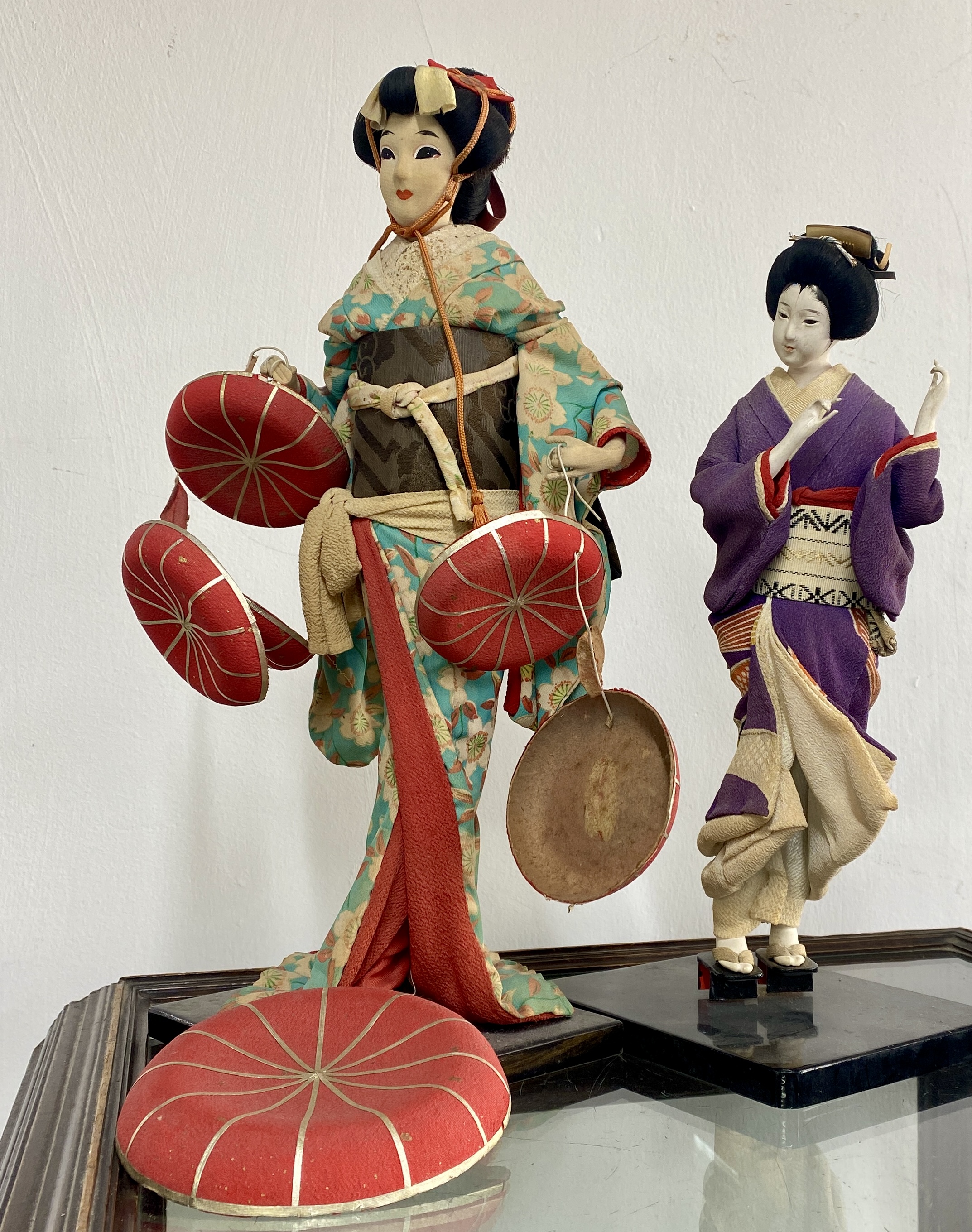 Two Oriental figures on stands, height 36cm