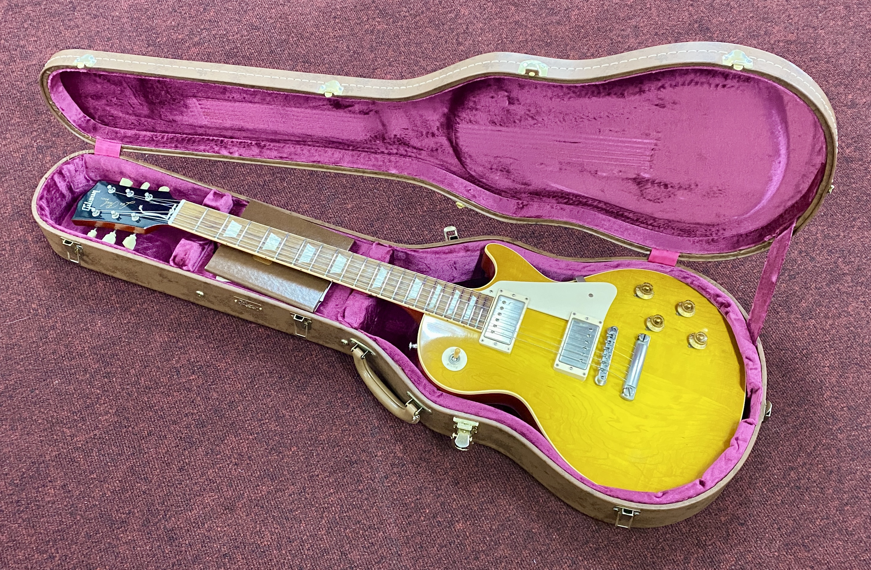 Gibson Les Paul Classic Lemon Burst Guitar 2012, serial 821031, model LPR8, Custom of the 1958 plain