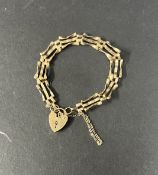 A 9ct gold gate bracelet, approx. 7.40g