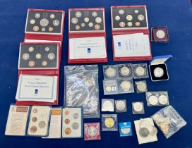 A mixed lot of coins to include Royal Mint dates 1993, 1992, 1995 etc.