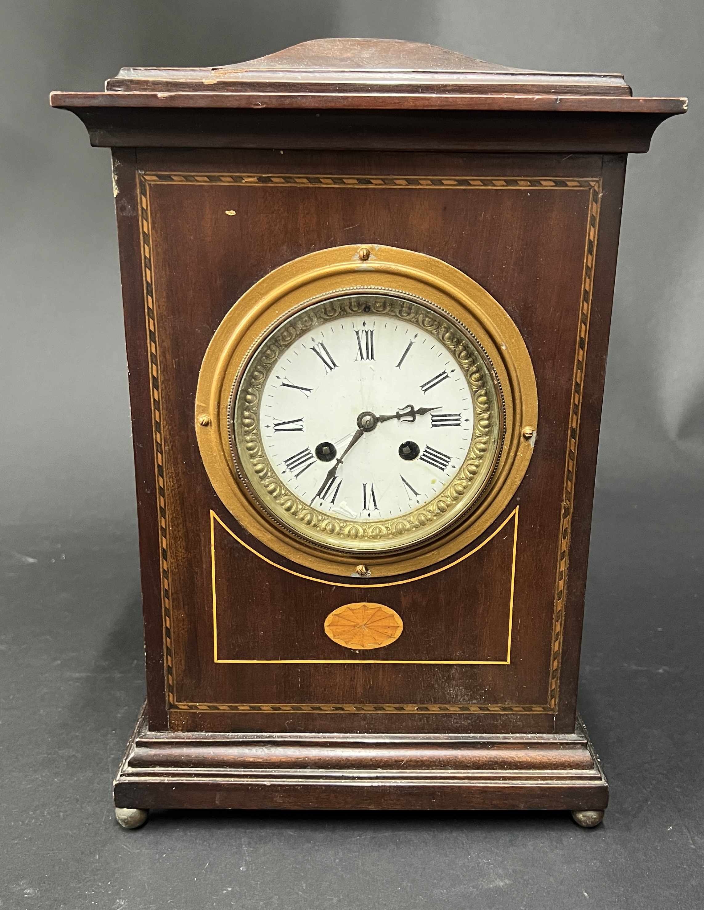 Edwardian inlaid mahogany mantel clock with pendulum, 34cm