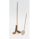 Elegant 9ct yellow gold pearl stick pin, two golf clubs with central 4.30mm cultured pearl,