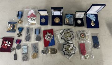 A mixed collection of military badges, reproduction medals, cloth badges, Royal Mint 1996 Silver