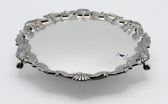 An Edwardian silver Goldsmiths & Silversmiths Company salver, diameter 26cm, approx. 17.2oz