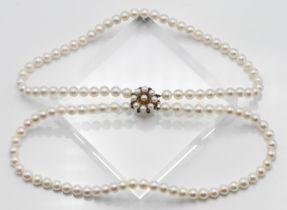 A two row uniform cultured pearl necklace, approx. Pearl size: 8.00mm, approx. length: 42cm, with