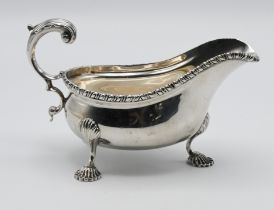 An Edwardian silver sauce boat with scroll handle, approx. 6.24oz
