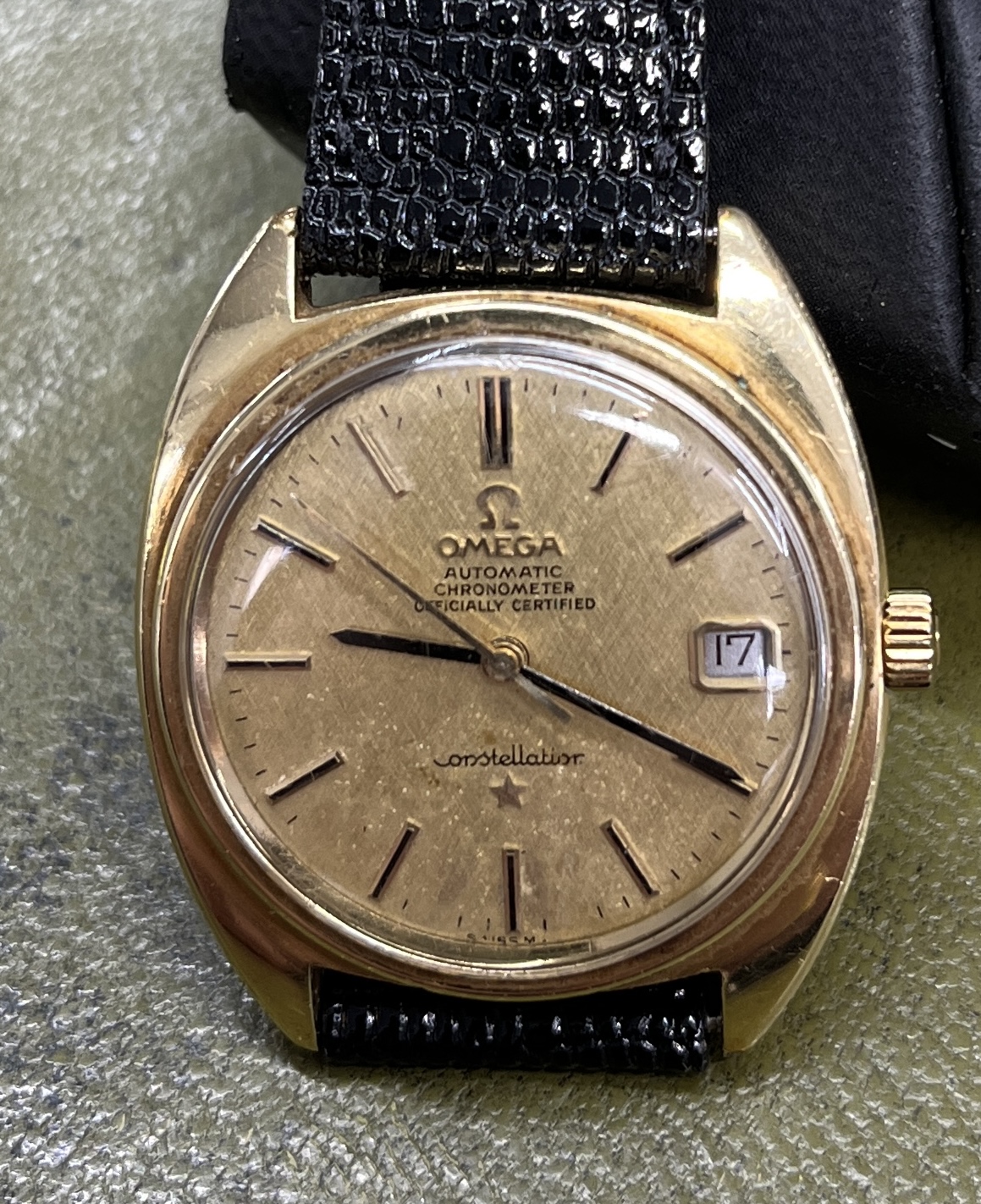 Omega, a gents automatic Constellation wristwatch with date, leather strap.