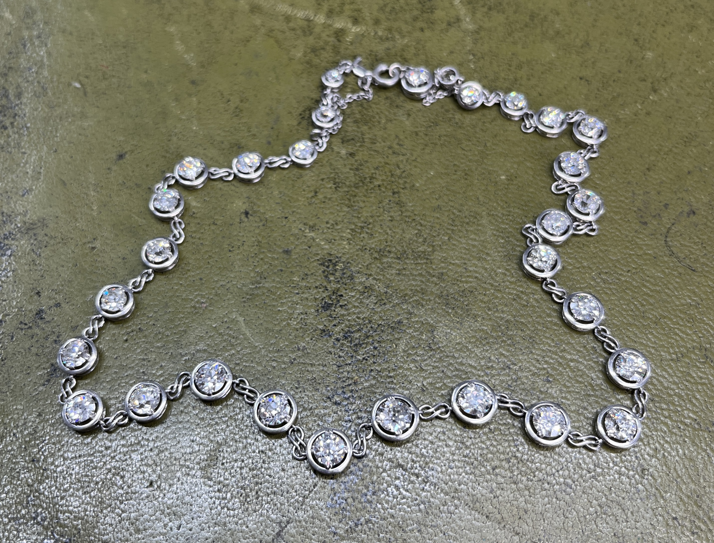 An stunning platinum and diamond set necklace, set with 30 diamonds weighing approx 14 carats, in - Image 2 of 2