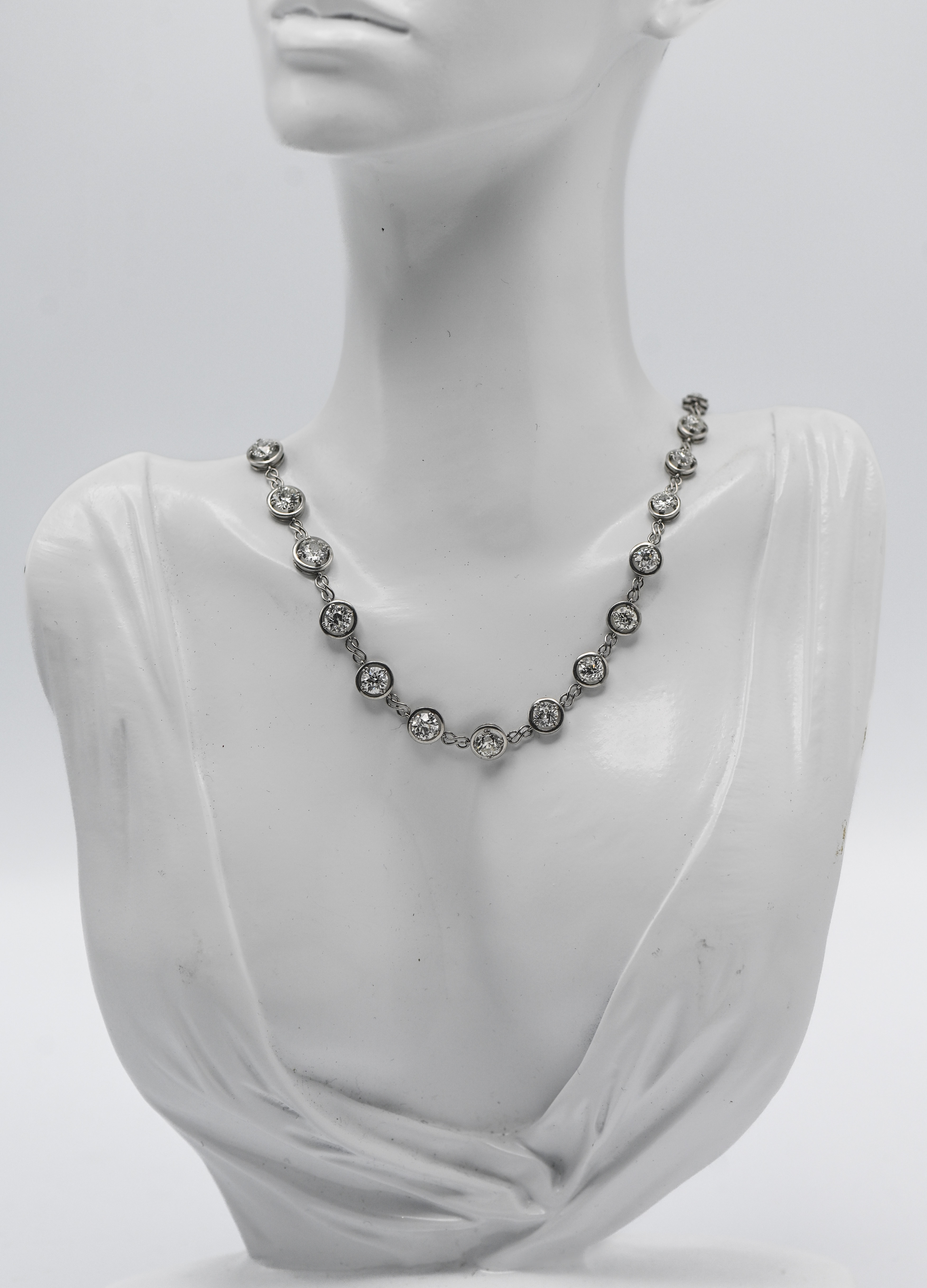 An stunning platinum and diamond set necklace, set with 30 diamonds weighing approx 14 carats, in
