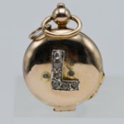 A rare gold triple locket, embellished with the letter L and engraved with the letter W, 9ct gold,