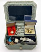 A box of costume jewellery, to include a rhinestone necklace, watches, rings, brooches, etc. (21)