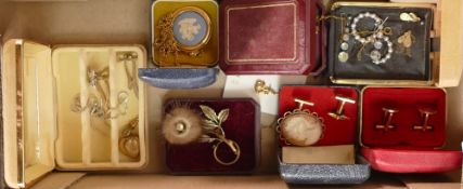 A collection of vintage costume jewellery including cufflinks, Wedgwood jasperware pendant &
