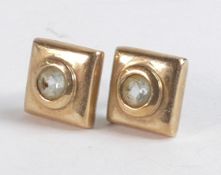 pair 9ct gold earrings, 3g.