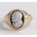 9ct gold cameo set signet ring, size N, weight 3.78g.