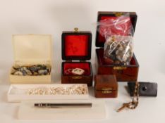 Small job lot of collectables and costume jewellery, includes trio of stacking boxes, brooches,