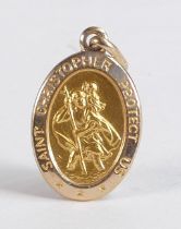 9ct gold oval St Christopher pendant, 1.6g.