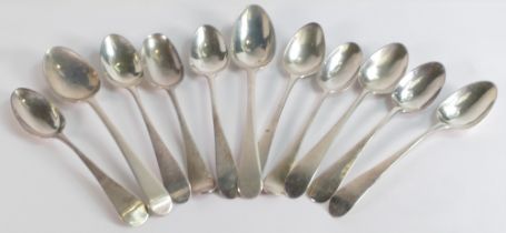 11 x George III hallmarked silver tea spoons, some marks worn, gross weight 133g (11)