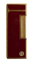 Red Dunhill lighter in orginal box, not tested.