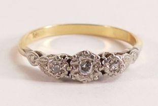 18ct gold three stone diamond ring, size R, 3.2g.