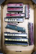 A Collection of Model Railway Carriages to include examples by Tri-ang Great Western, Lima