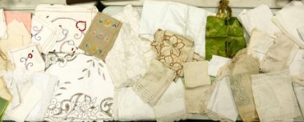 A quantity of lace, linen and embroidered table cloths, napkins, chair backs etc ( 1 tray)