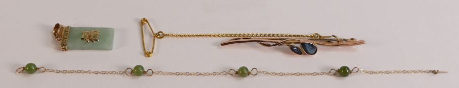 9ct & jade small pendant, small chain with green stones and 9ct rose gold bar brooch set with blue