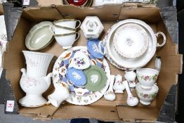 A mixed collection of items to include Royal Albert Serenity patterned fruit bowls, Wedgwood