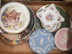 A mixed collection of ceramic items to include Wedgwood Jasperware plates, Hammersley floral