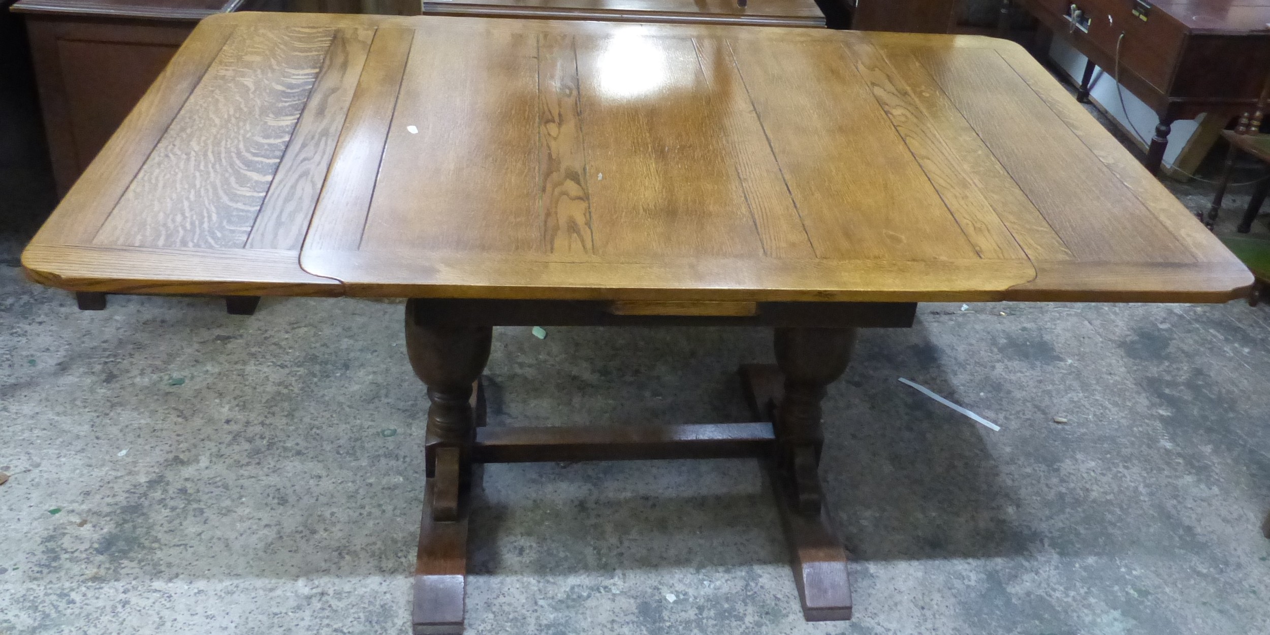 Mid century Oak extending dining table table top measures 90x90cm (extended 90 x 160cm)