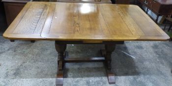 Mid century Oak extending dining table table top measures 90x90cm (extended 90 x 160cm)
