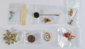 Costume & 9ct gold jewellery - Includes 9ct gold part bracelet 1.3g, large gold earrings other