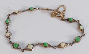 9ct gold bracelet set with jade and opal stones, 3.9g.