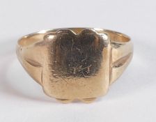 9ct gold signet ring, size R, 3.2g.