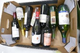 A collection of Vintage Wines to include Jacobs Creek, Rocflamboyant, 2003 Chateaunuef Du Pape, 2007