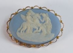 9ct gold ornate brooch with wedgwood jasperware oval medallion, 11.3g.