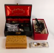Job lot of assorted costume jewellery and fashion watches, includes brooches, necklaces, beads etc.