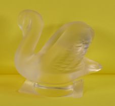 Lalique frosted glass swan. Height 5cm