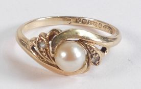 9ct gold ladies perl set ring, size L/M, 2.4g.