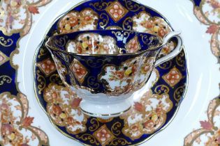 Royal Albert Heirloom pattern tea set, one cup sounds flat (21 pieces)